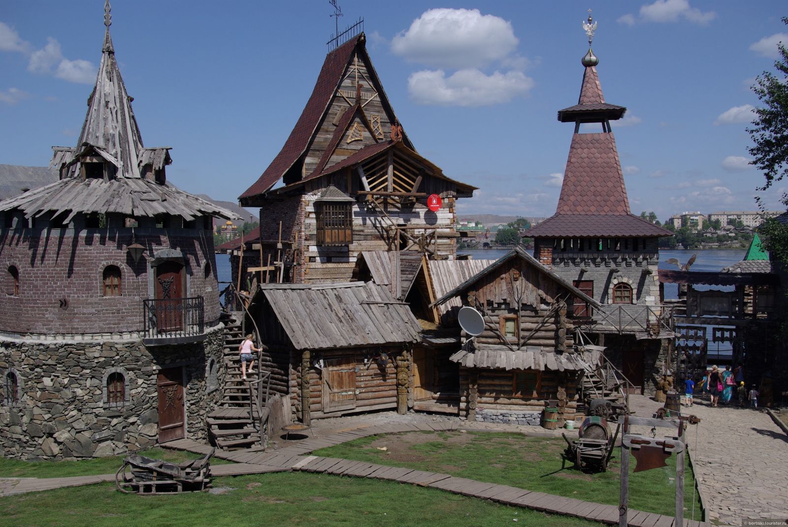 mirskiy zamok-mir ekskursiya zoopark dipriz